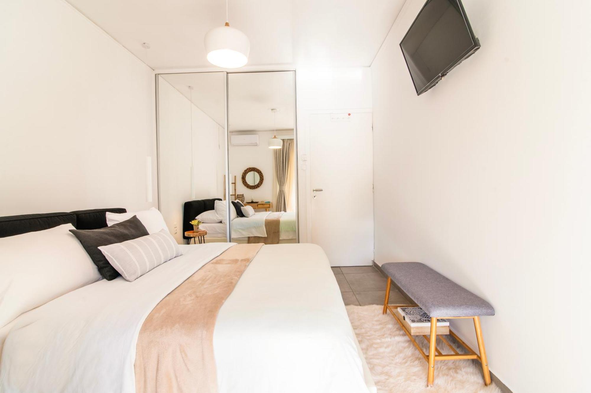 Michael'S Seaside Homely Apartment In Varkiza ภายนอก รูปภาพ